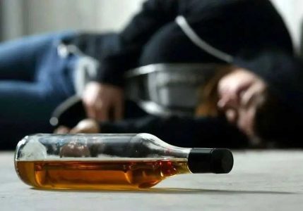 جزئیات تازه از مسمومیت پزشکان با مشروبات الکلی تقلبی در شیراز